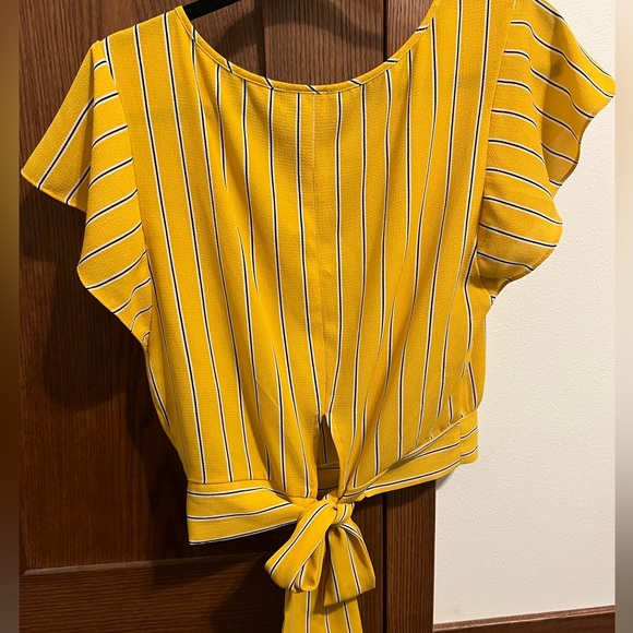 Yellow IZ BYER top. - Picture 2 of 2